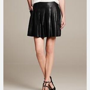 Banana Republic Black 100% Leather Skirt Size 6 NWT